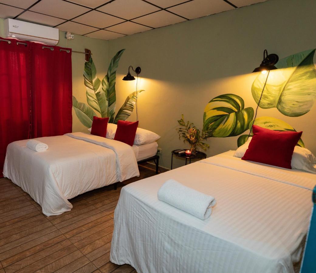 Hostal & Cafe Travelers Santiago Kültér fotó